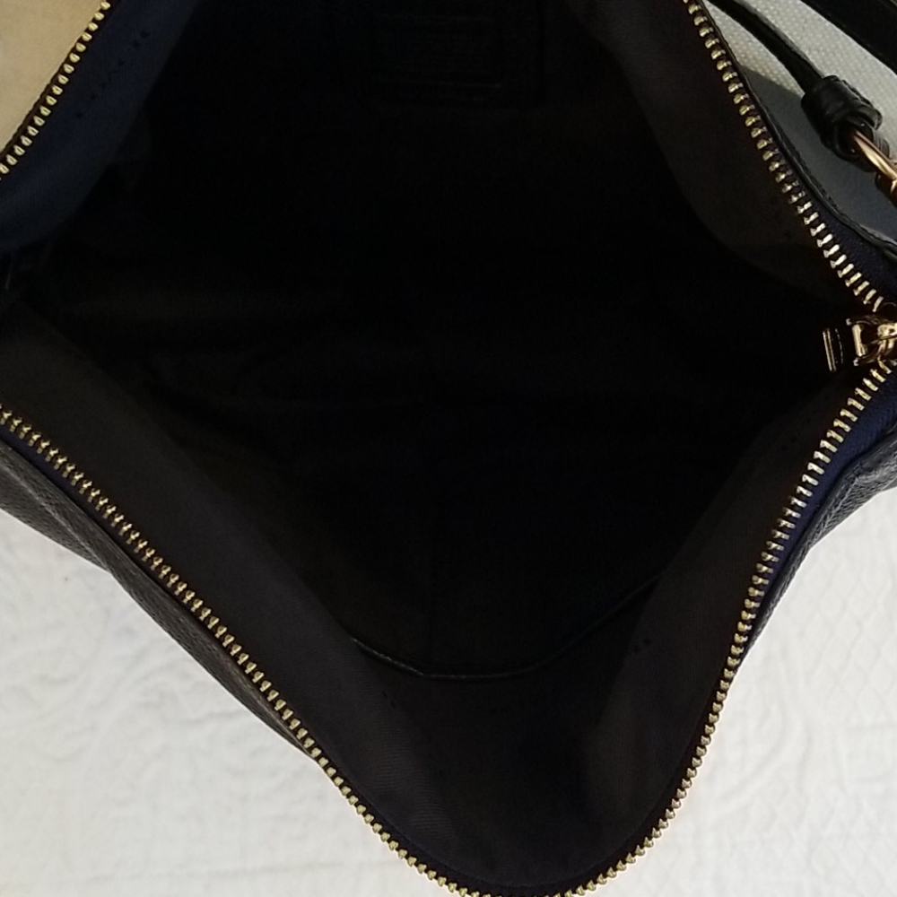 Navy Coach purse - Picture 3 of 6